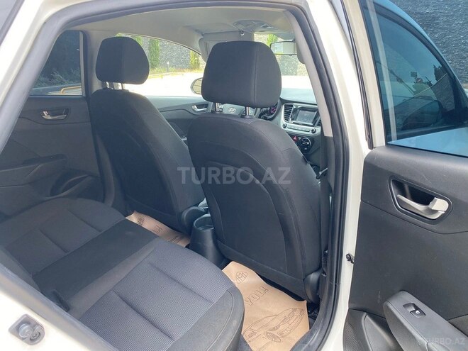 Hyundai Accent-5