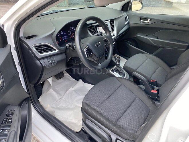 Hyundai Accent-6