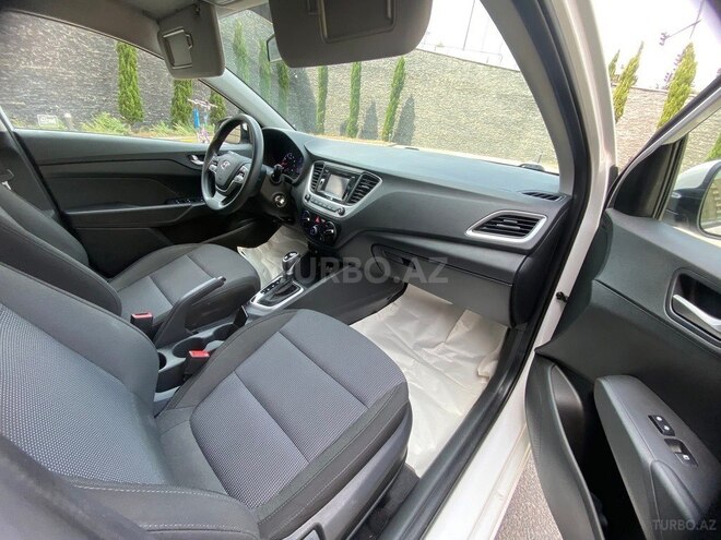 Hyundai Accent-2