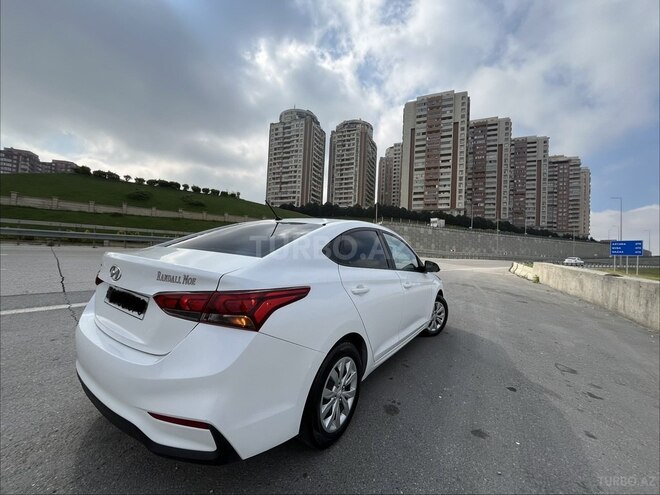 Hyundai Accent-7