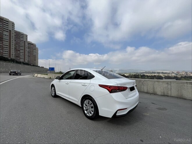 Hyundai Accent-11
