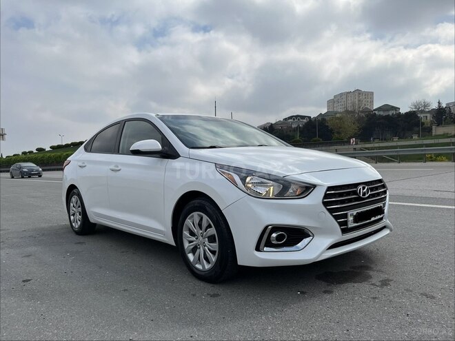 Hyundai Accent-12