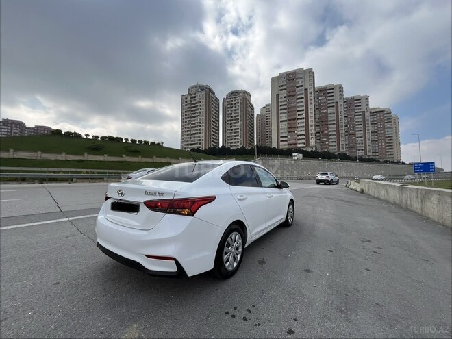 Hyundai Accent-17