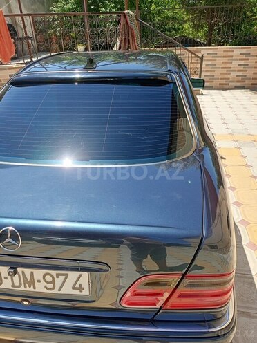 Mercedes E 240-2