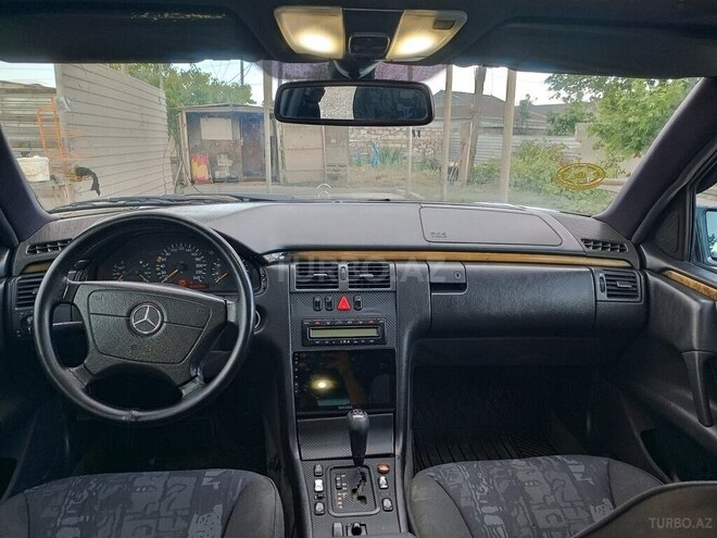 Mercedes E 240-9