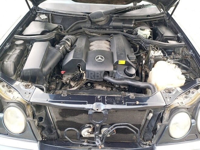 Mercedes E 240-8