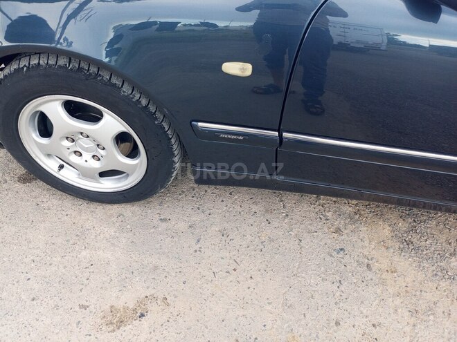 Mercedes E 240-10