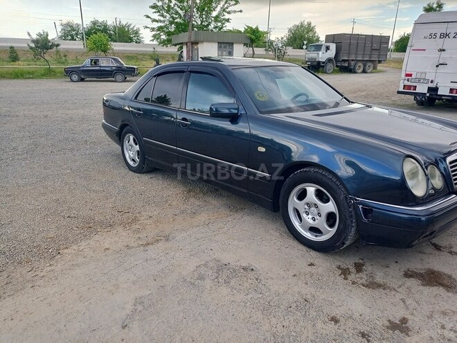 Mercedes E 240-17