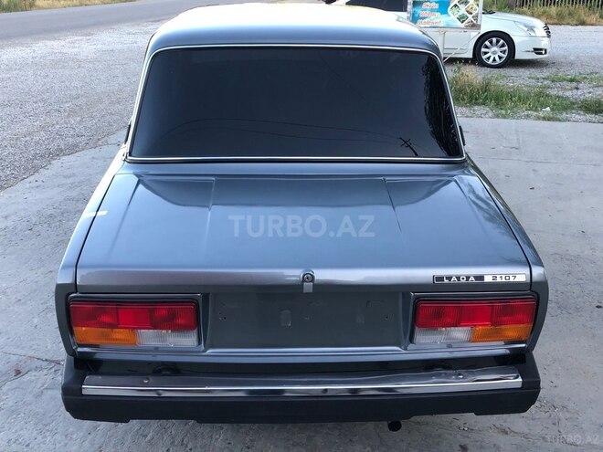LADA (VAZ) 2107-2