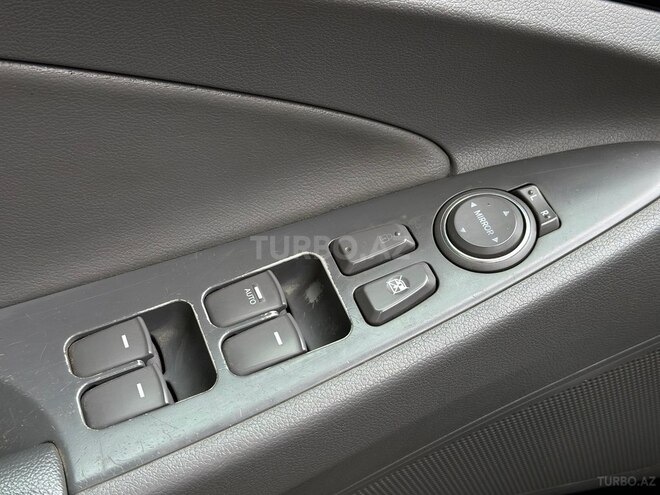 Hyundai Sonata-14