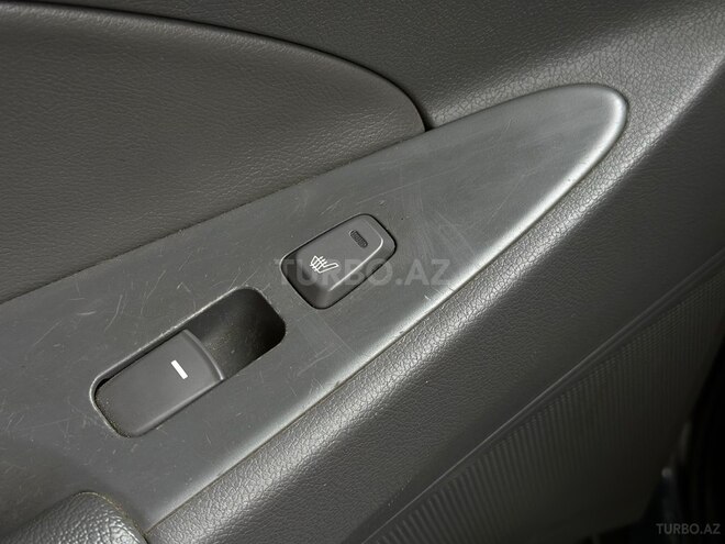 Hyundai Sonata-12