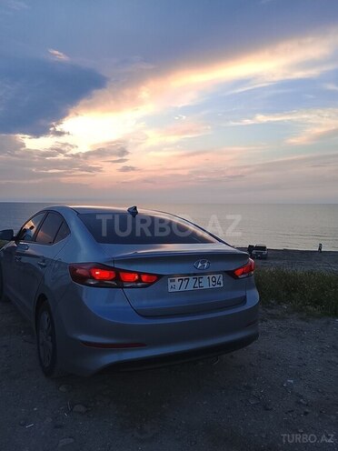 Hyundai Elantra-2