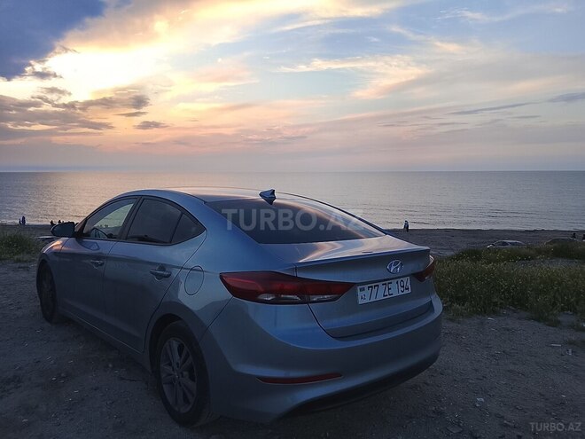 Hyundai Elantra-4