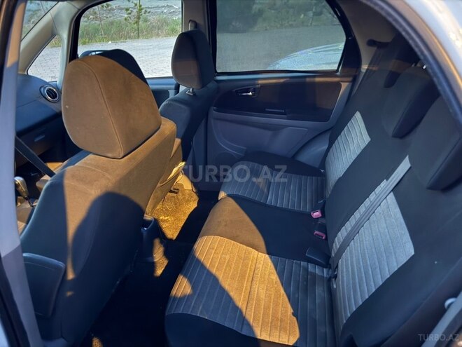 Suzuki SX4-8