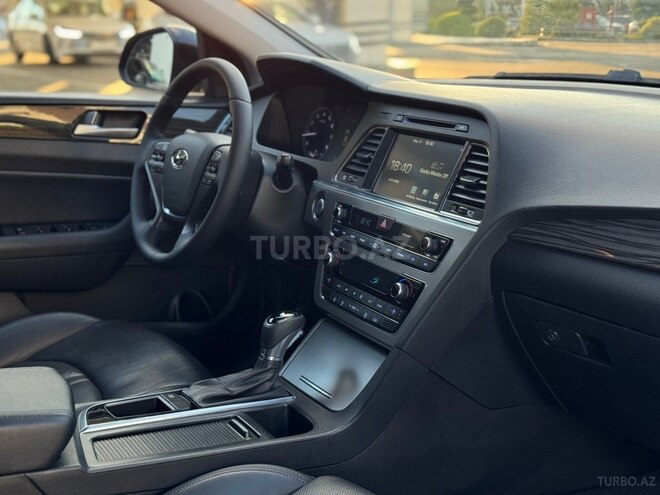 Hyundai Sonata-23