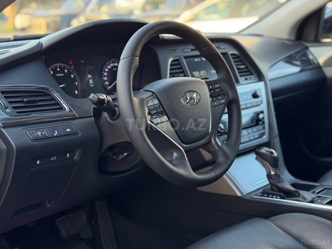 Hyundai Sonata-24