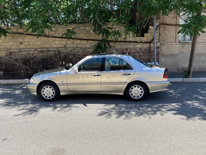 Mercedes C 200-21