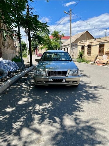 Mercedes C 200-1