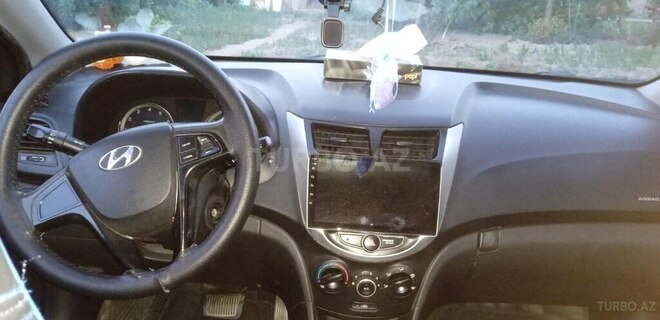 Hyundai Accent-3