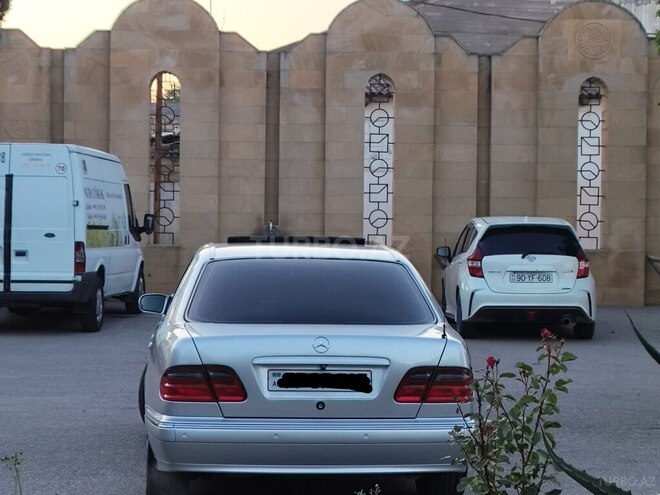 Mercedes E 240-5