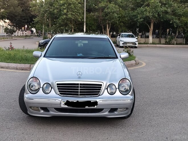 Mercedes E 240-11