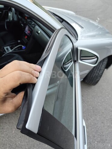 Mercedes E 240-13