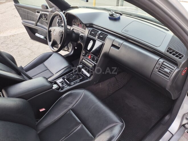 Mercedes E 240-18