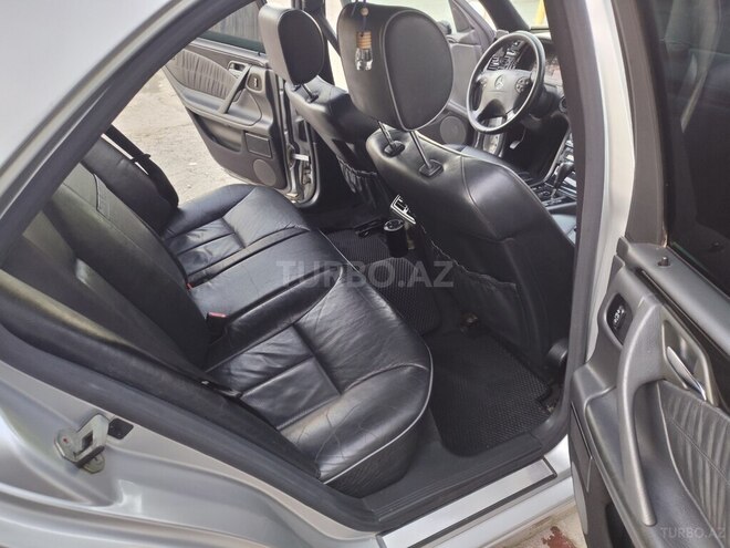 Mercedes E 240-19