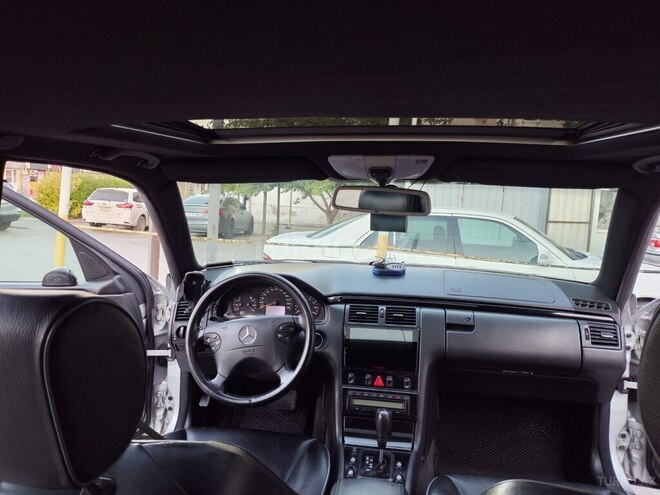 Mercedes E 240-17