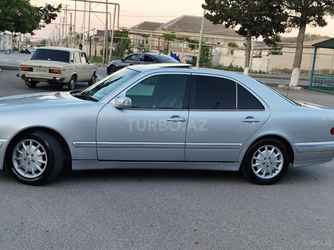 Mercedes E 240-16