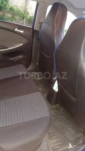Hyundai Accent-7