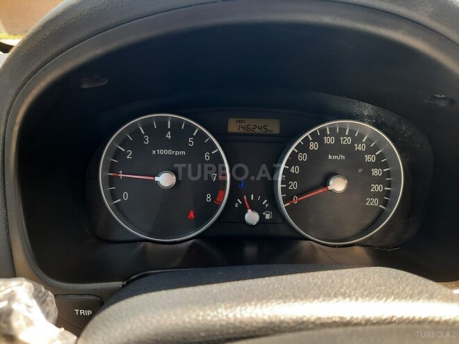 Hyundai Accent-2