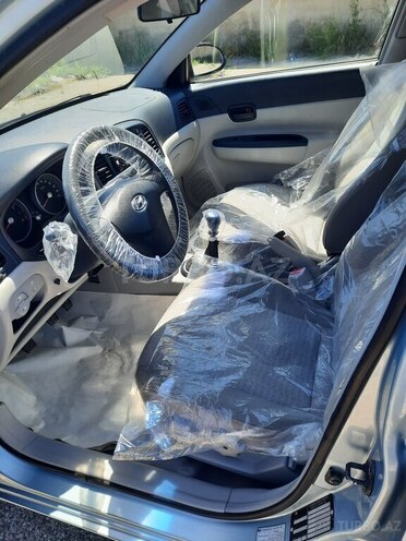 Hyundai Accent-11
