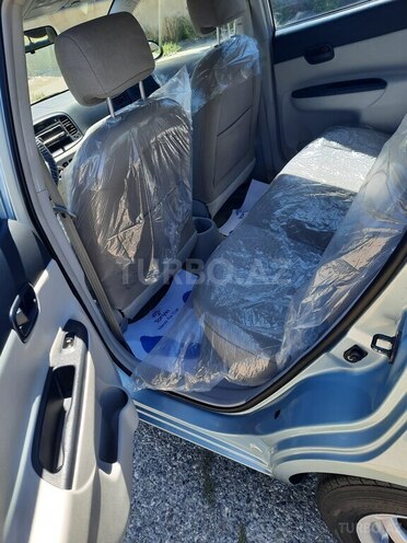 Hyundai Accent-12