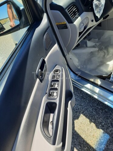 Hyundai Accent-13