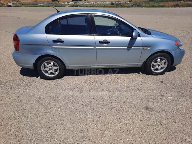 Hyundai Accent-14