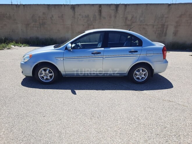Hyundai Accent-17