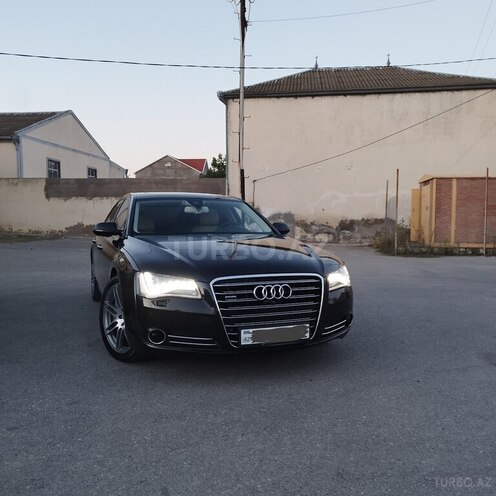 Audi A8-1