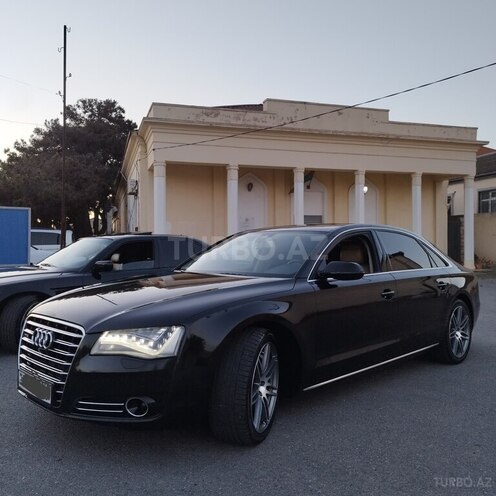 Audi A8-2