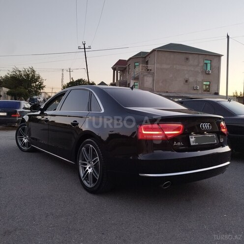 Audi A8-4