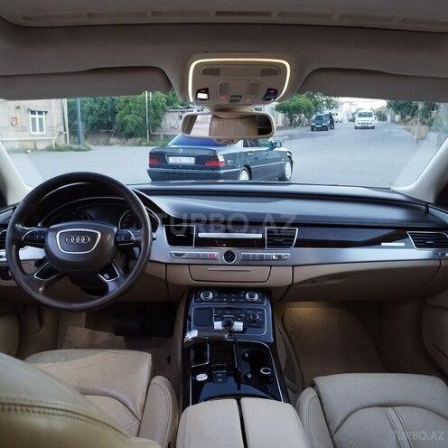Audi A8-8