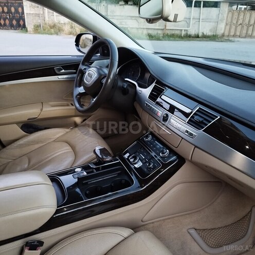 Audi A8-9