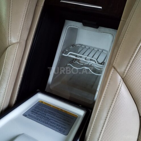 Audi A8-12