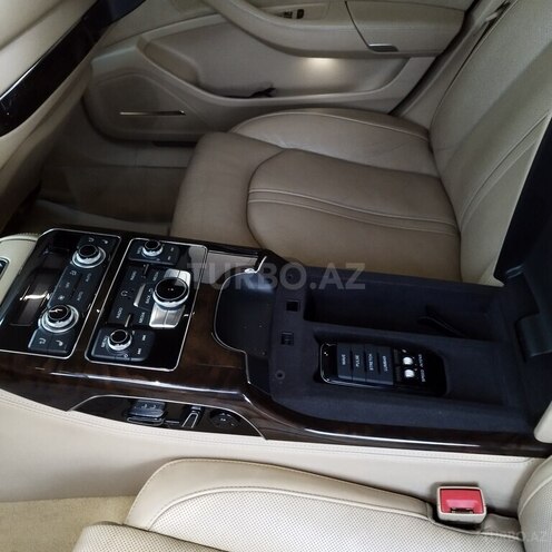 Audi A8-14