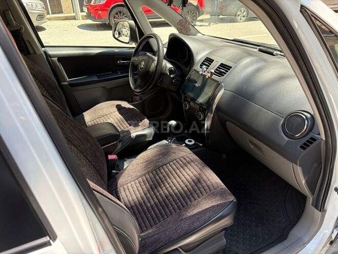 Suzuki SX4-10