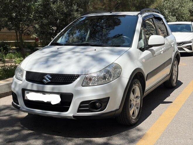 Suzuki SX4-8