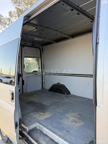 Ford Transit-9