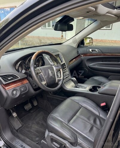 Lincoln MKT-8