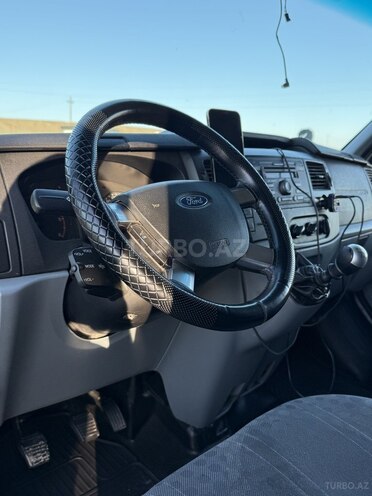 Ford Transit-14
