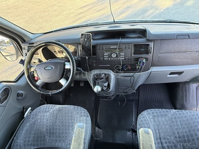 Ford Transit-17